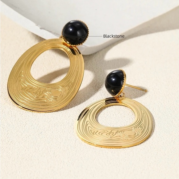 ◾️18K Gold Plated Vintage Black Stone Earrings - Picture 7 of 7